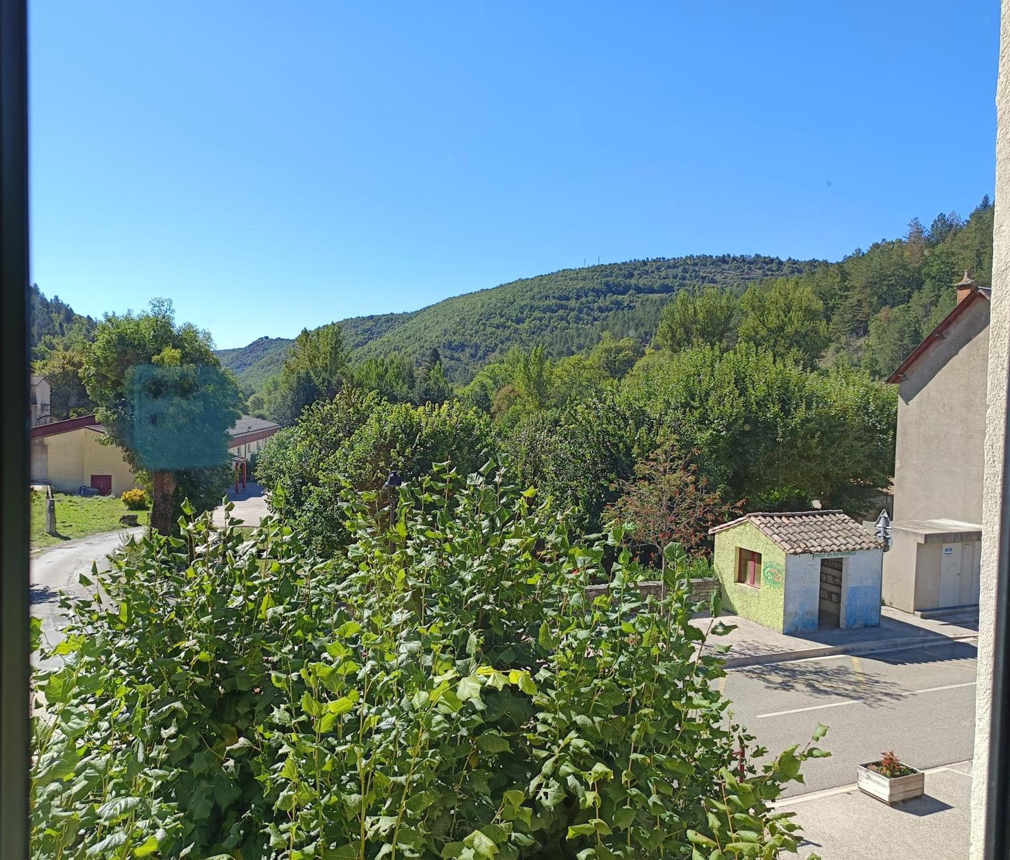 Готель Route 999 Alzon Екстер'єр фото
